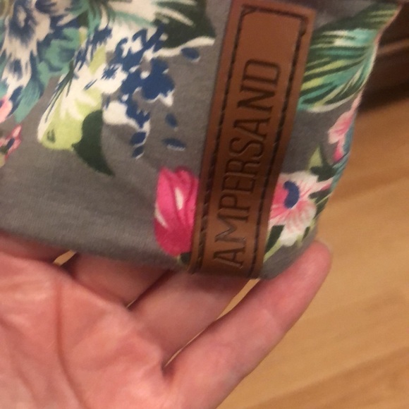 Ampersand Ave Doublehood in Floral Frenzy Size Small NWOT - Picture 6 of 9